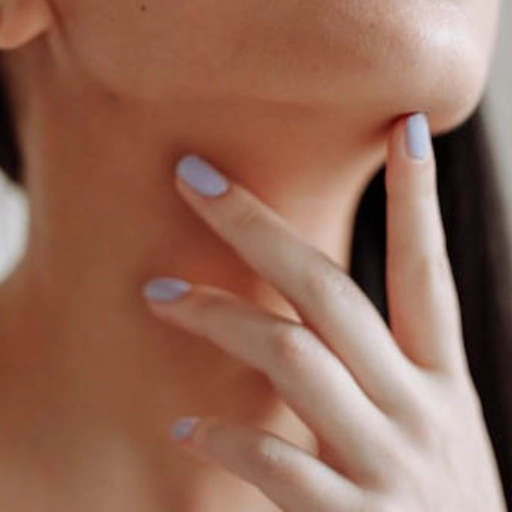 Masaż na podwójny podbródek / wdowi garb (z ćwiczeniami)